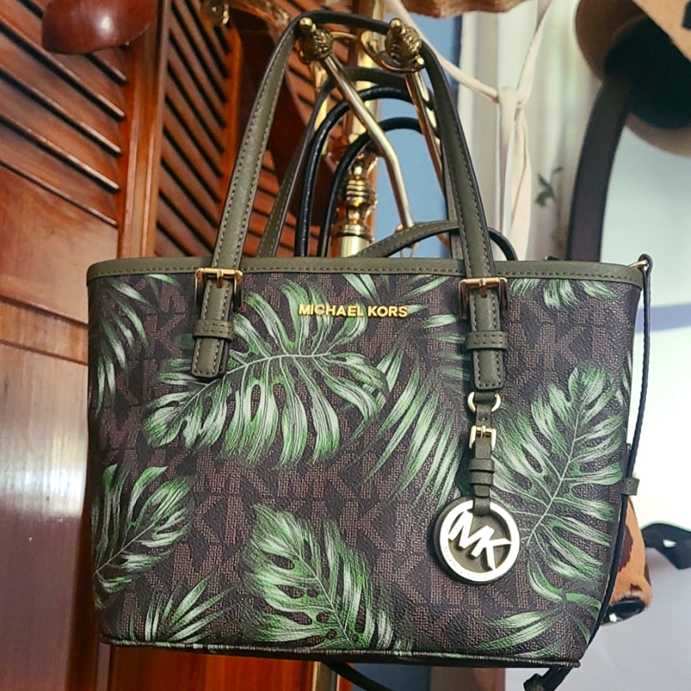 Michael Kors Jet Set XS Carryall Tote